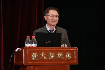 \\稿件服務(wù)器\g\會(huì)議資料\2016年鋼結(jié)構(gòu)設(shè)計(jì)規(guī)范學(xué)術(shù)年會(huì)\會(huì)后資料\照片精選\11月12日\上午\馮德民.JPG